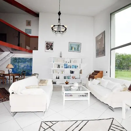 Standing Avec Piscine, Vue Sur Golf