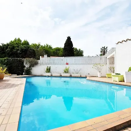 Standing Avec Piscine, Vue Sur Golf